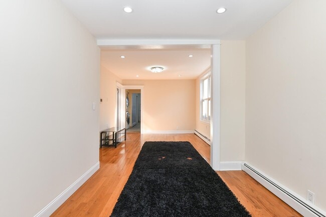 Building Photo - 1402 8TH St