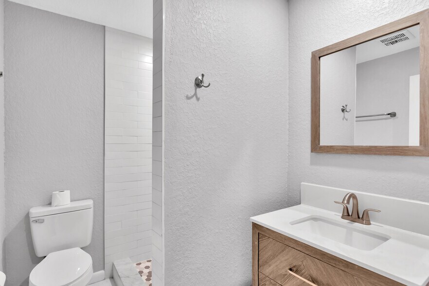 Building Photo - 2223 Gordon St