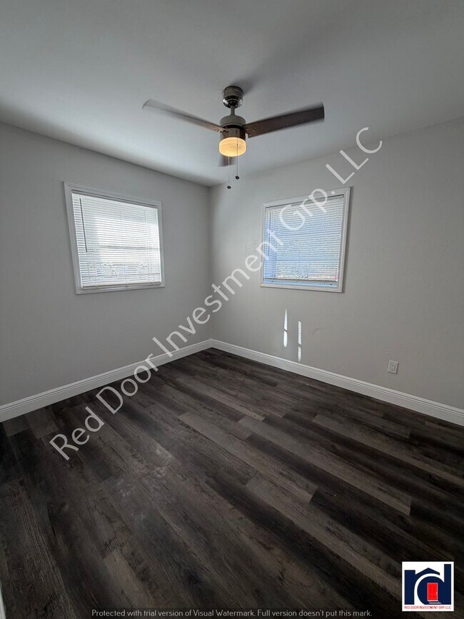 Building Photo - 2 Bedroom 1.5 Bath in the Heart of Downtown Deland~Available Now~