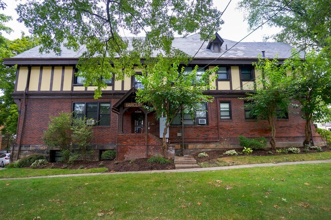 Building Photo - Wellesley Place