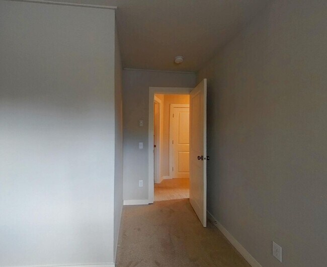 Building Photo - 1713 - Restore