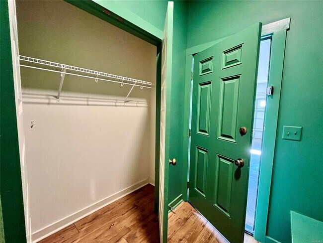 Building Photo - 876 Hedgefield Way