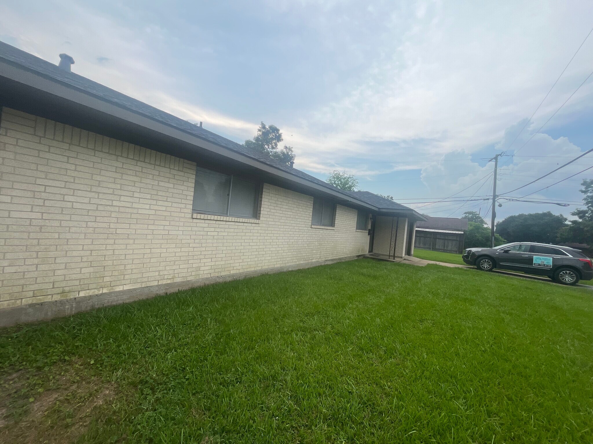 Building Photo - 220 S 35th St