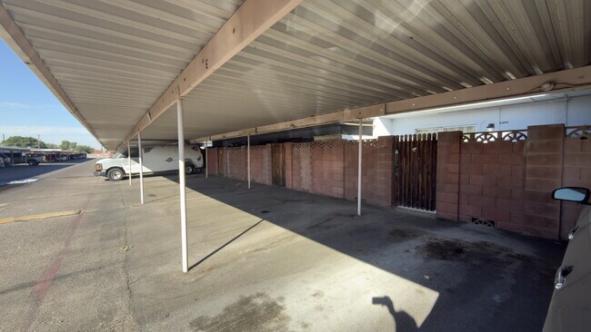 Building Photo - "Charming 1-Bedroom Condo Oasis in Phoenix - Your Perfect Urban Retreat!"