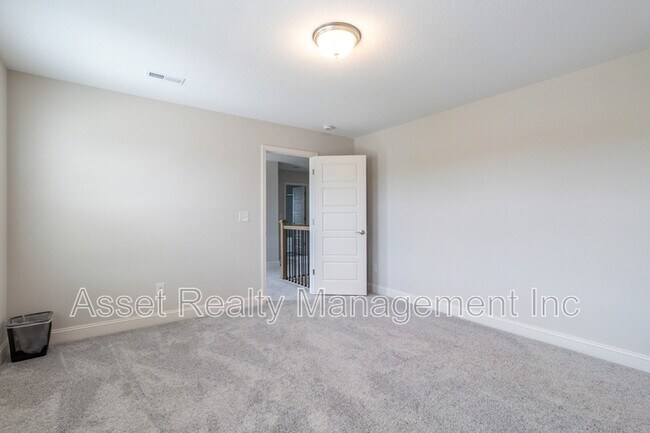 Building Photo - 1730 Silver Chapel Dr