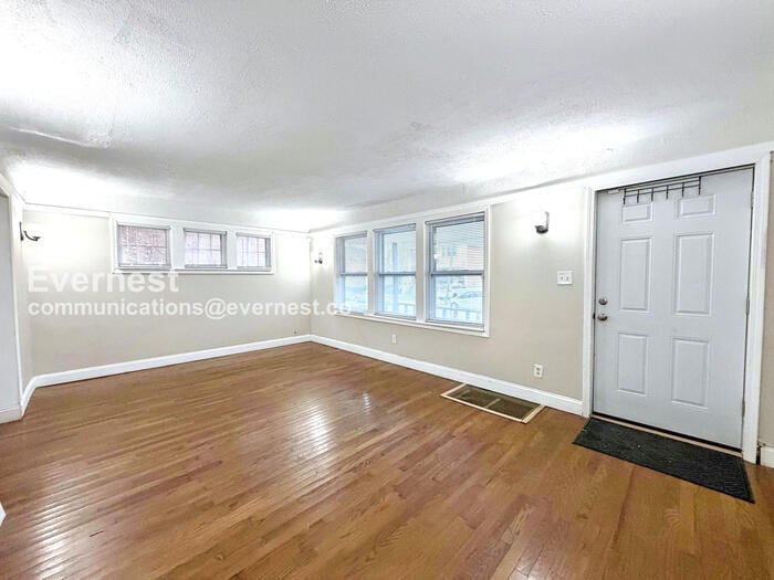 Building Photo - 2032 Kendall St