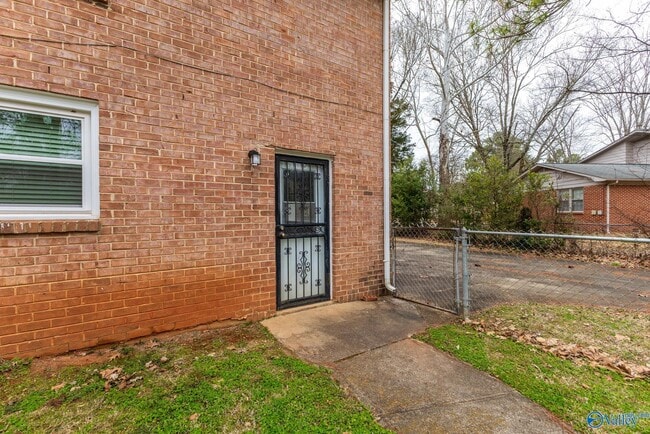 Building Photo - 1116 Tyler Rd NW