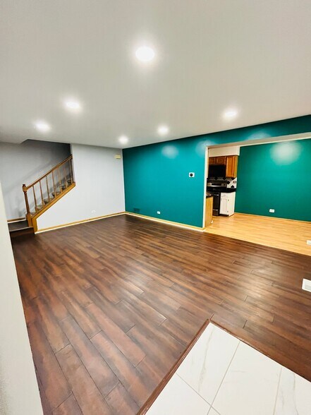 Building Photo - 84 Maplewood Dr