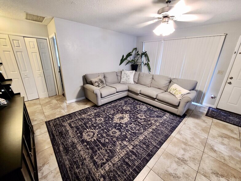 Building Photo - 611 Casa Park D Ct