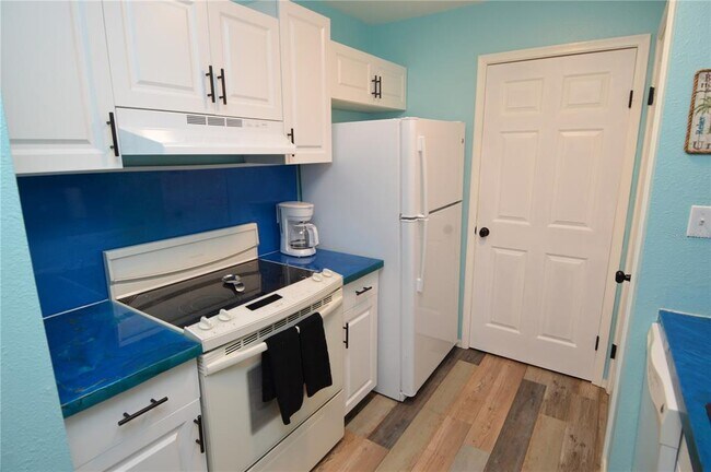 Building Photo - 1400 Gandy Blvd N