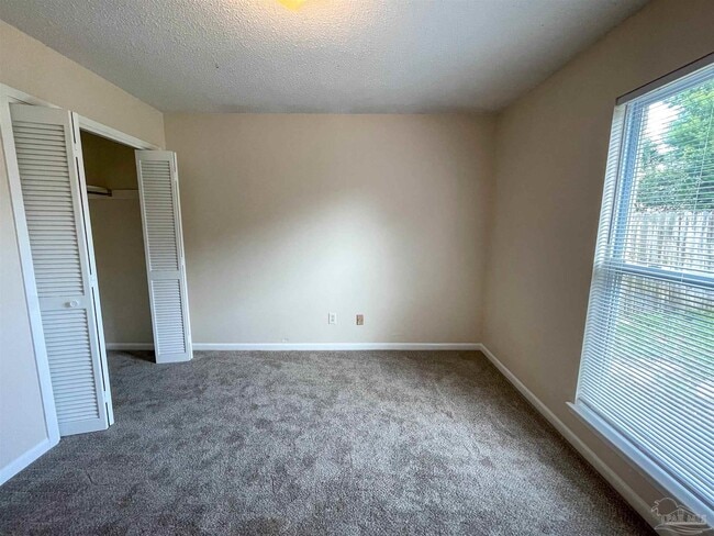 Building Photo - 3226 Santa Rosa Dr