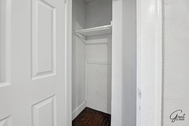 Building Photo - 3 bedroom 2 bath $1375