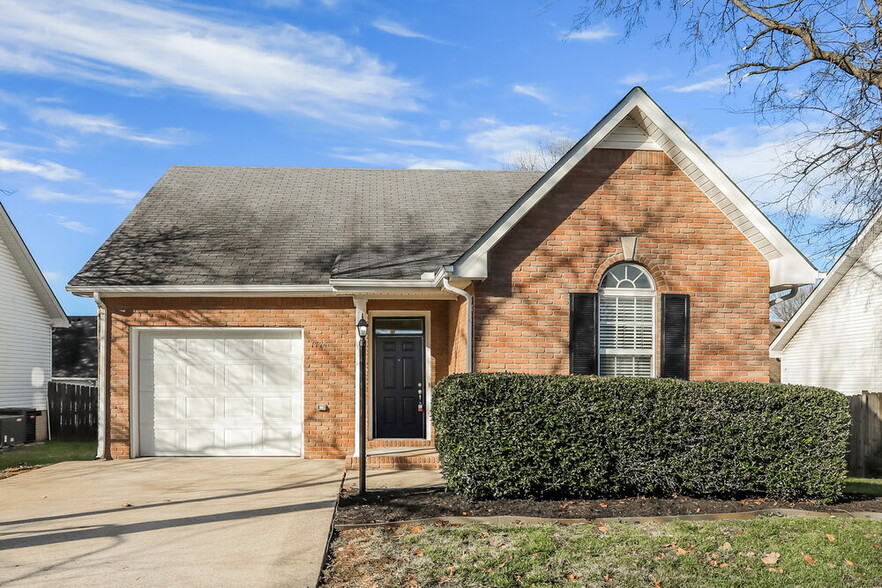 Primary Photo - 1774 N Cove