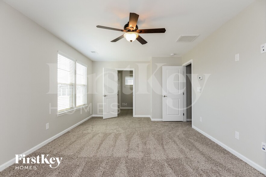 Building Photo - 825 Wingthorn Rose Dr