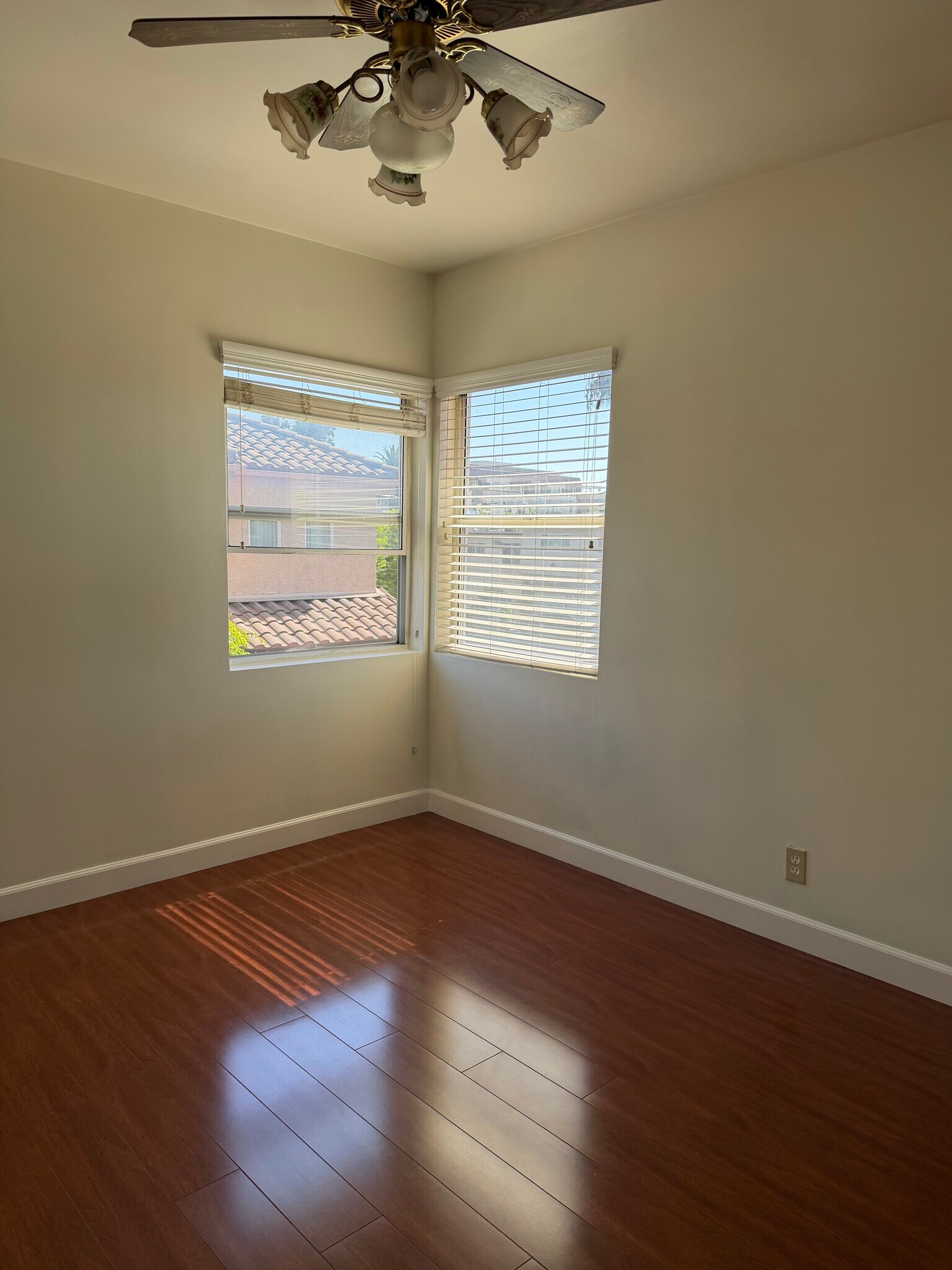Bedroom - 116 N Belmont St