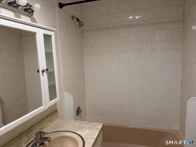 Building Photo - 1274 E Main St