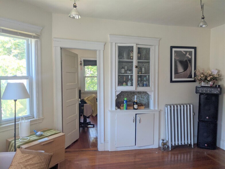 Building Photo - 64 Linden Ave