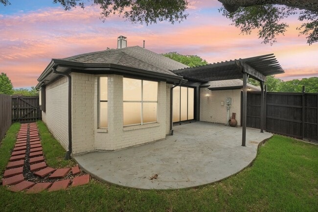 Building Photo - 3005 Hartford Ct