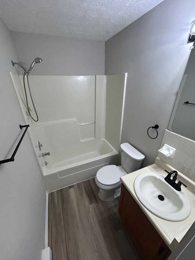 Building Photo - 2 Bedroom and 1.5 Bath Townhome - Troy, Ohio!!