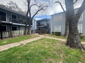 Building Photo - 5625 Antoine Dr