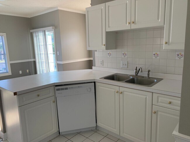 Building Photo - 1 Bedroom Condo in Magnolia place