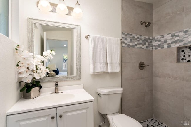 Building Photo - 142 Anita Ct