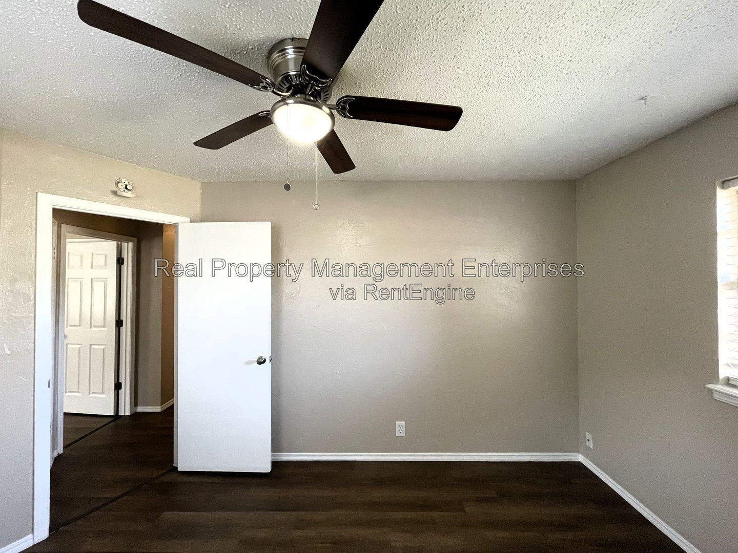 Building Photo - 609 S Meadow Ln