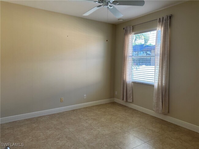 Building Photo - 1711 SW 45th St