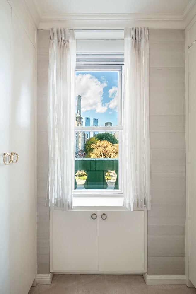 Building Photo - 781 5th Ave