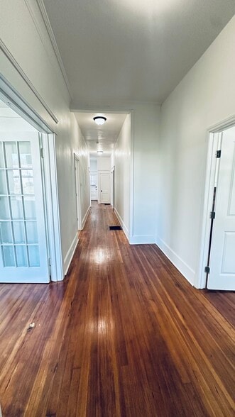 Building Photo - 411 Ebenezer Ave