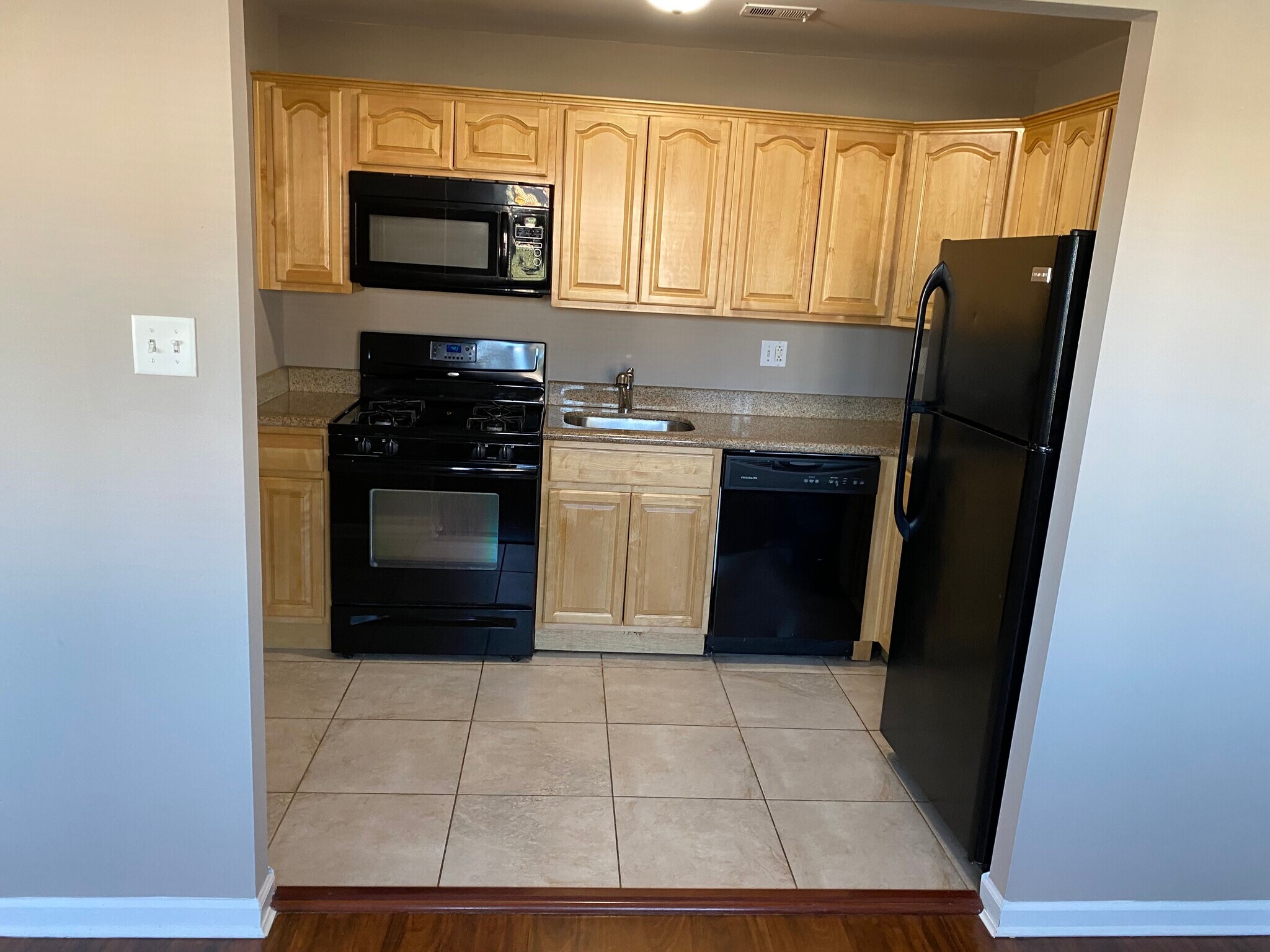 Building Photo - 3312 Glenbrook Pl
