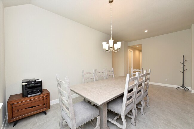 Building Photo - 5835 Euclid Loop