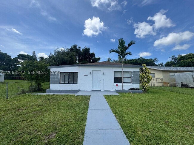 Building Photo - 4130 SW 25th St