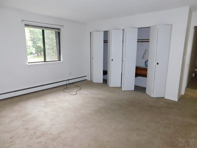 Building Photo - 85 Oxbow Dr