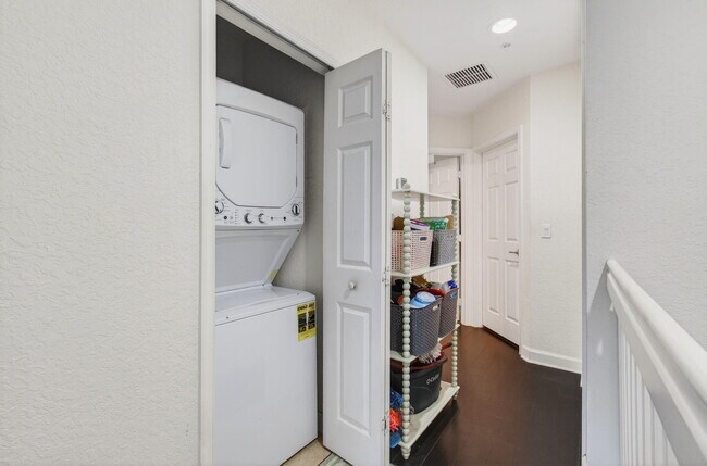 Building Photo - 321 Bayfront Dr