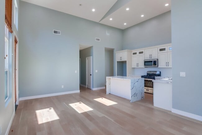 Building Photo - 3336 Altadena Ave.