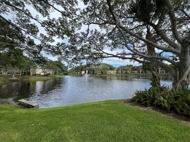 Building Photo - 661 Cypress Lake Blvd