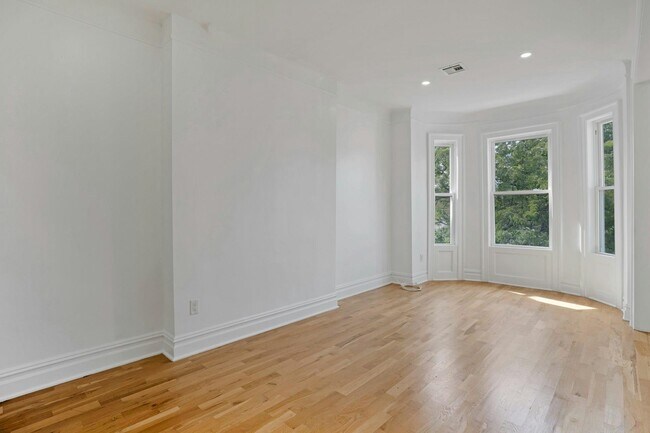 Building Photo - 52 Brinkerhoff St
