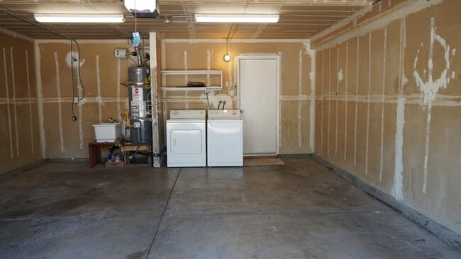 Building Photo - Charming 2 bedroom 2 bathroom home in the pocket area of Sacramento!