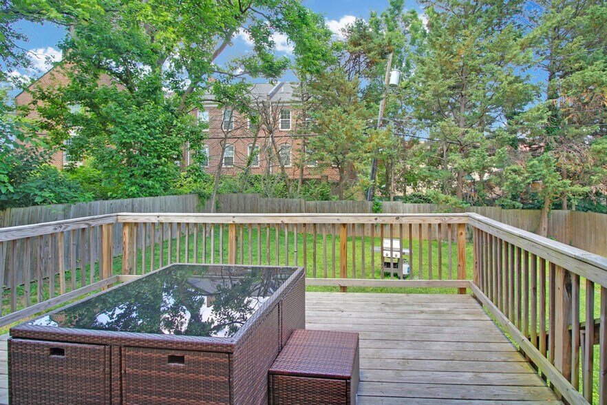 Building Photo - 6112 Wooten Dr