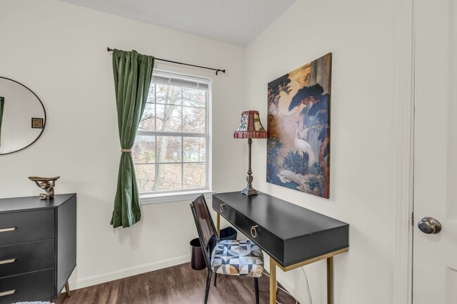 Building Photo - 306-306 Glenwood Cir