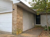Building Photo - "Charming 3-Bedroom Retreat with Fireplace in Prime Jonesboro Location!"