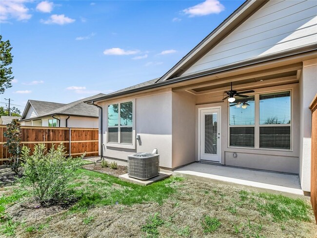 Building Photo - 412 Parkline Dr