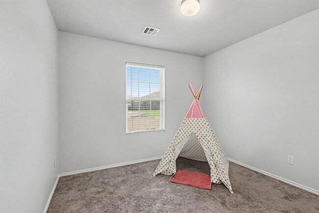 Building Photo - 1007 N Deer Ct Way