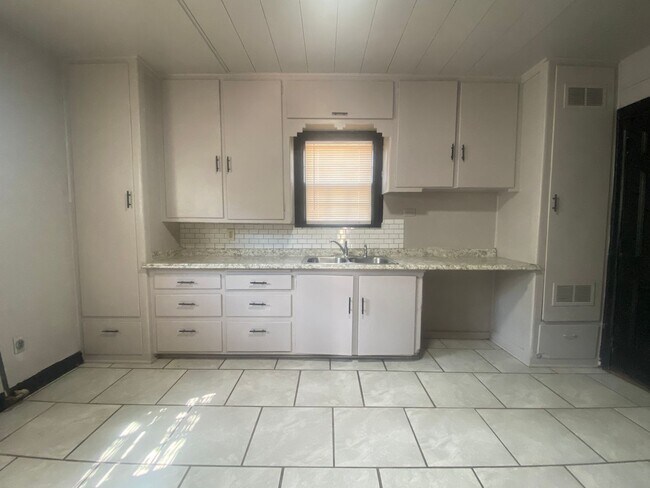 Building Photo - 2324 28th St