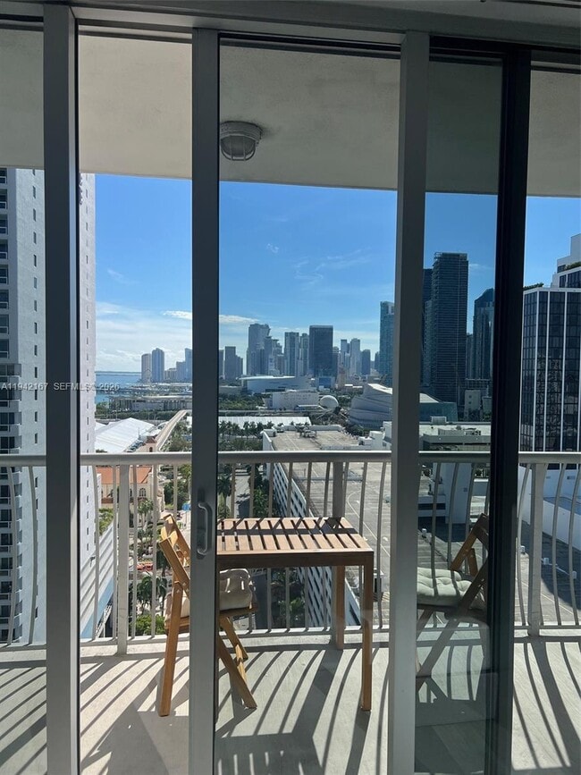 Building Photo - 1750 N Bayshore Dr