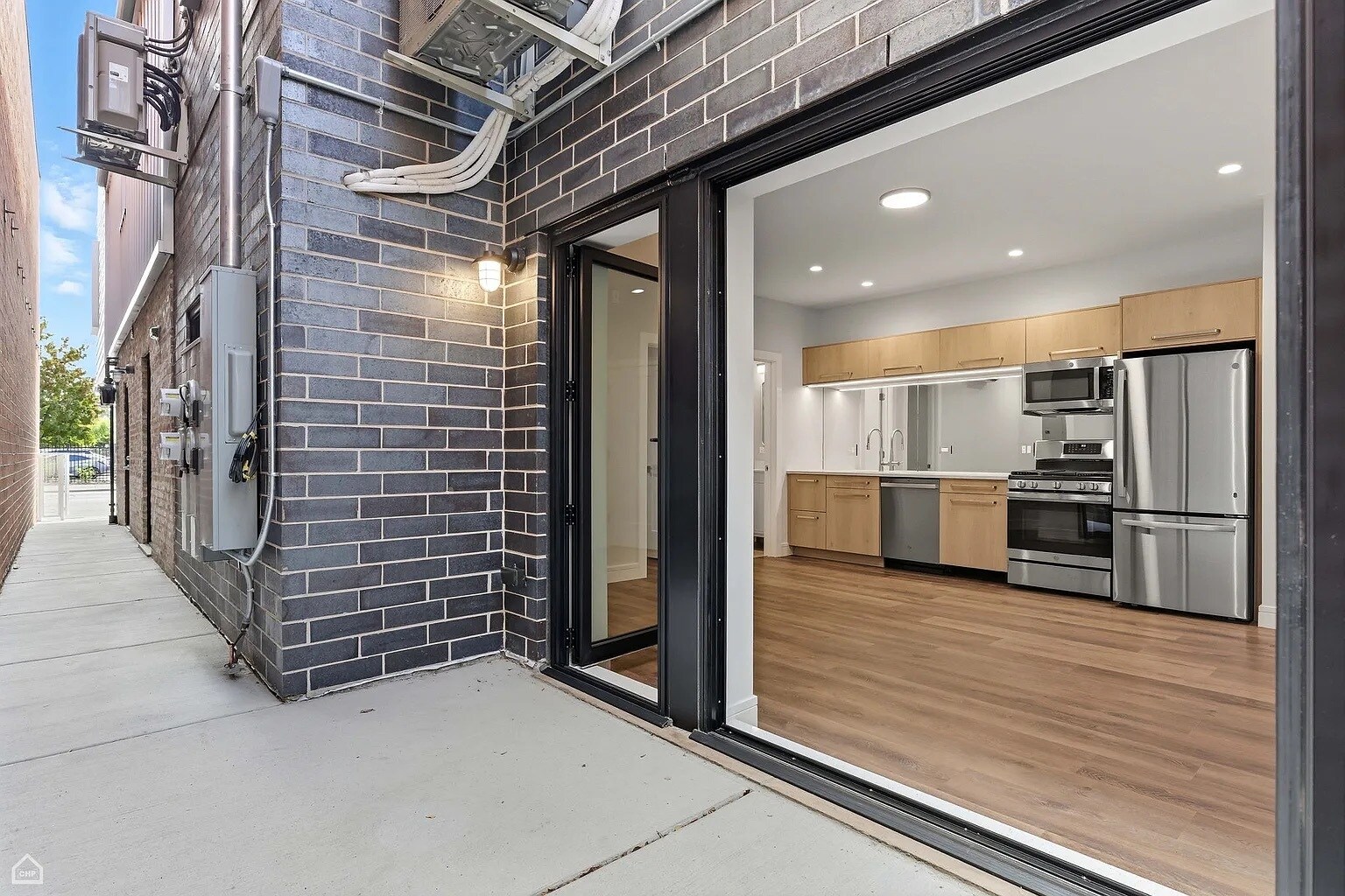 Building Photo - 1924 W Grand Ave