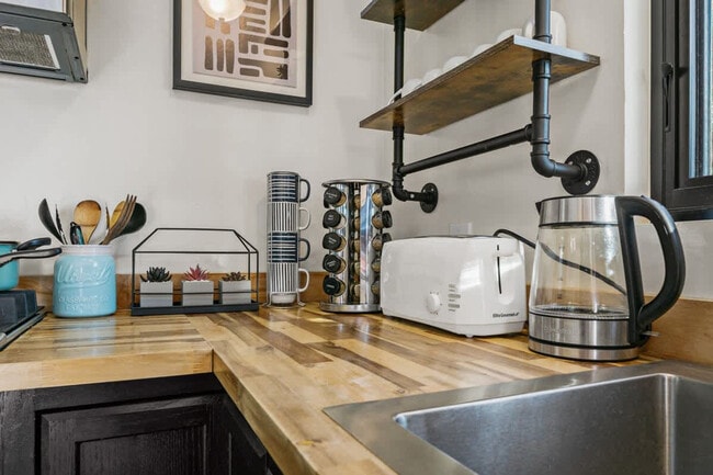 Building Photo - 5551 Churchward St