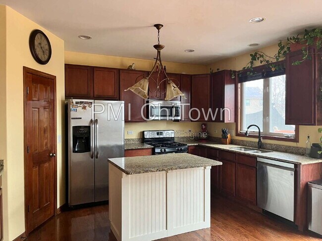 Building Photo - 2050 Rockland Dr