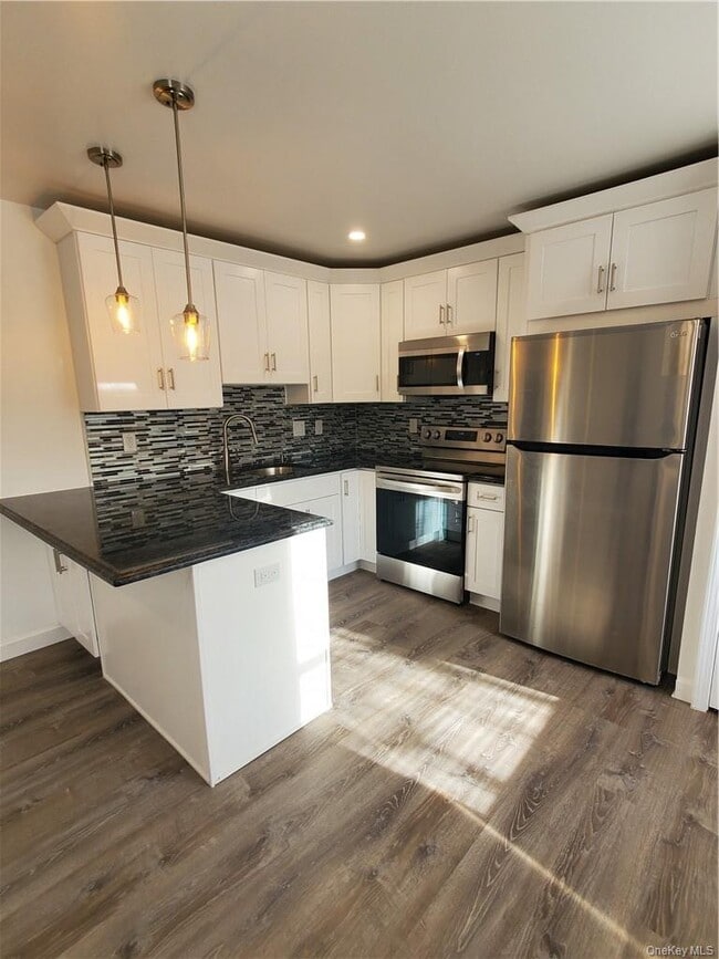 Building Photo - 7 White Plains Ave